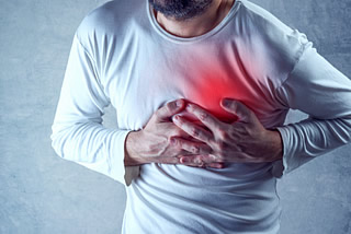 Herzinfarkt mit starken Schmerzen in der Brust